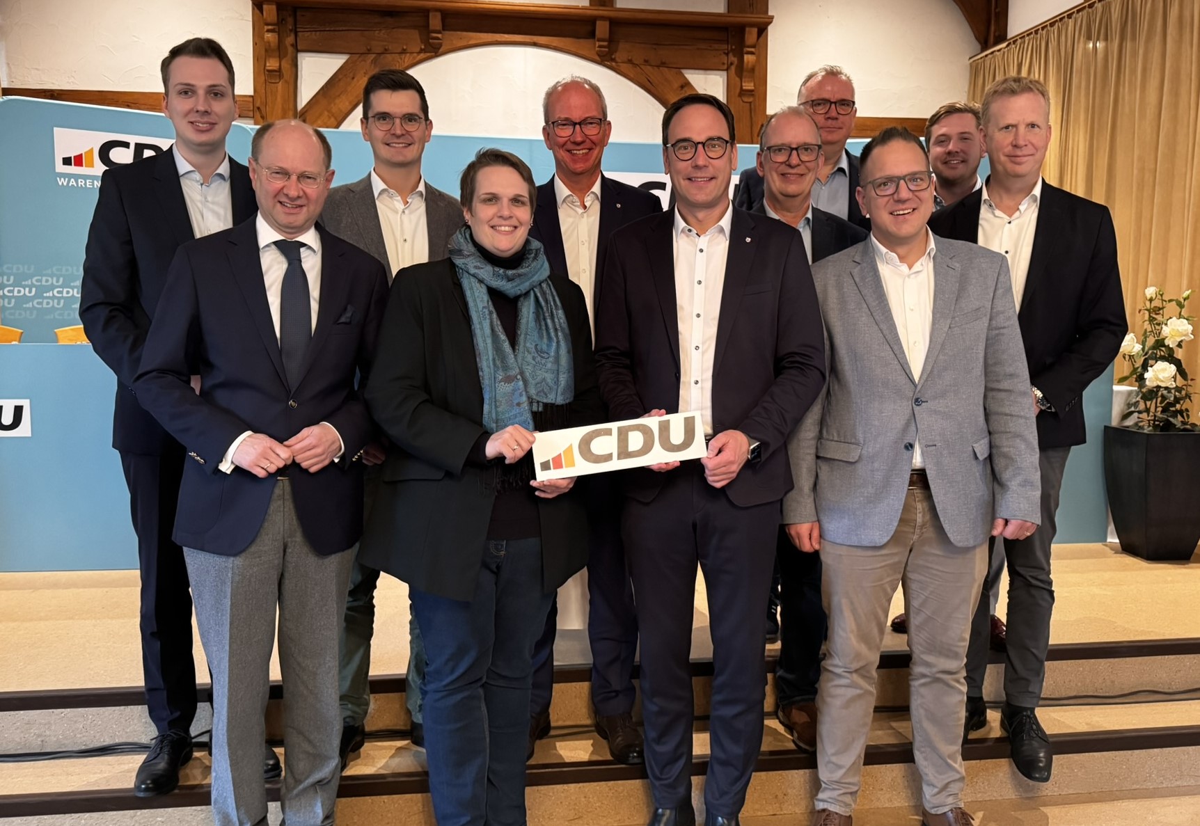 Geschftsfhrender Vorstand: Vorsitzender Markus Hner (6.v.l.), stellv.  Vorsitzende Sabrina Salomon (3.v.l.), MdB Henning Rehbaum (r.), Katrin Schulze Zurmussen (nicht anwesend) und Frederik Bscher (3.v.l.), Daniel Hagemeier MdL (4.v.l.), Schriftfhrer