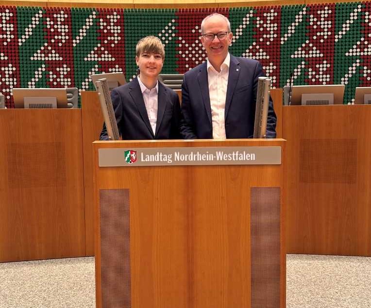 Der 18-j�hrige Lewis Wiemer aus Oelde erhielt w�hrend seines Praktikums bei Daniel Hagemeier MdL spannende Einblicke in die Arbeit eines Berufspolitikers.