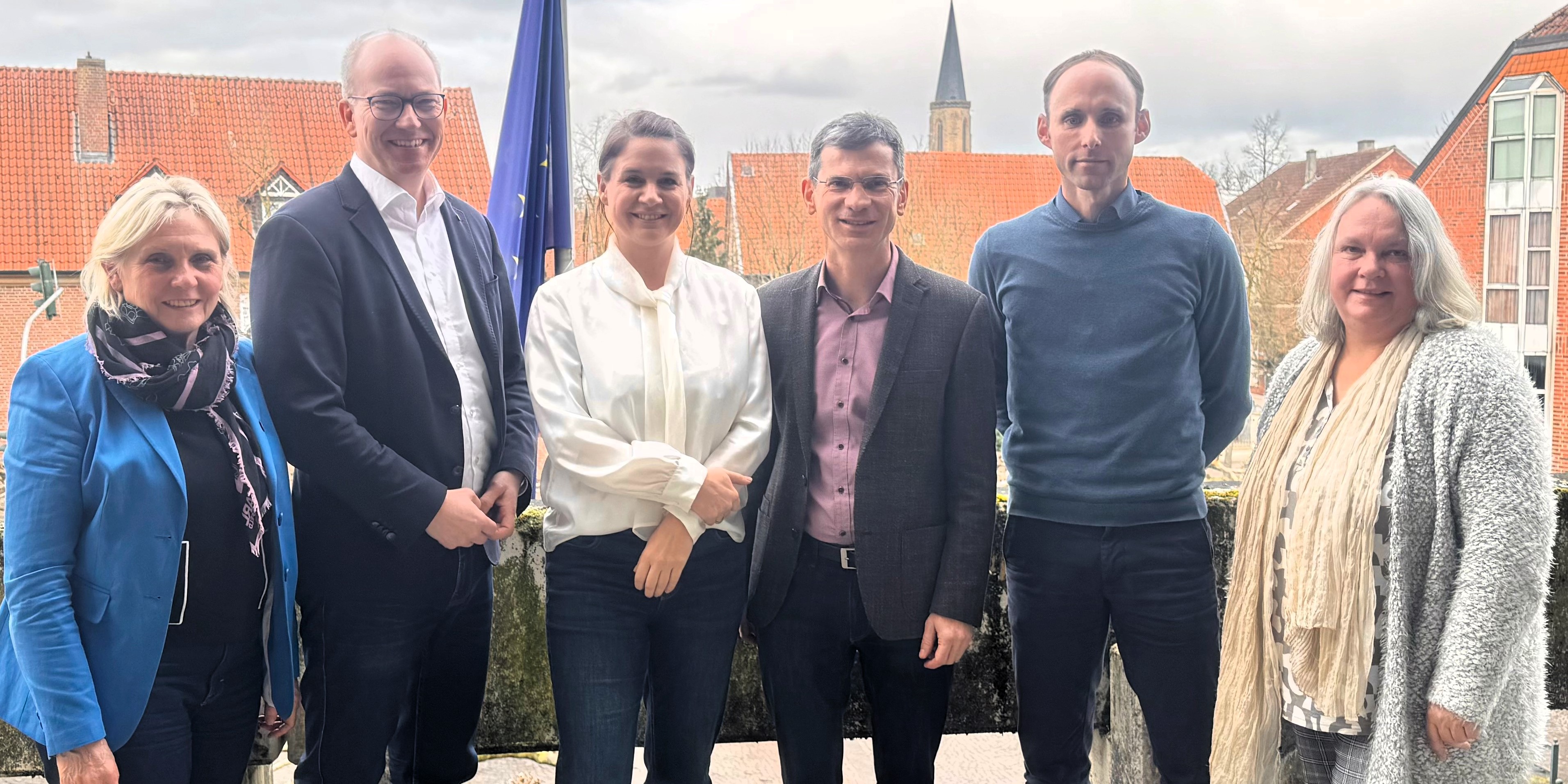 v.l.: Elke Duhme (CDU-Fraktionsvorsitzende), Daniel Hagemeier MdL, B�rgermeisterin Katja Behrendt, Stephan Herzig (K�mmerer), Stefan Klein-Ridder (Fachbereichsleiter Bauen und Bewirtschaften) und Anne-Kathrin Schulte (Vorsitzende der CDU-Ortsunion Telgte)